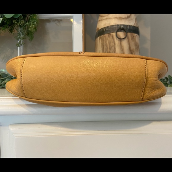 Mustard Purse - Picture 5 of 6